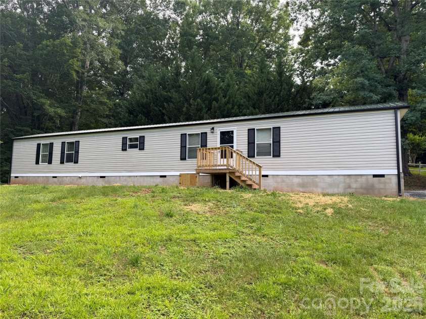 4956 CRAWLEY DALE Street, Morganton, NC 28655.  MLS# CAR4379908, YatesRealty ID 27041. 