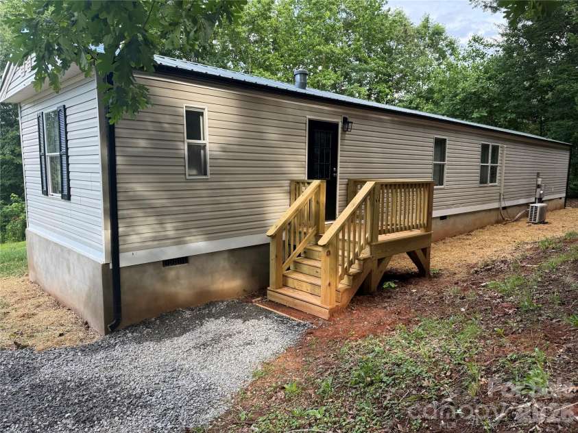 4956 CRAWLEY DALE Street, Morganton, NC 28655.  MLS# CAR4379908, YatesRealty ID 27041. 