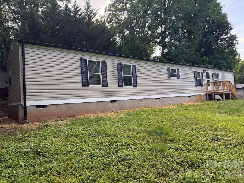 4956 CRAWLEY DALE Street, Morganton, NC 28655.  MLS# CAR4379908, YatesRealty ID 27041. 