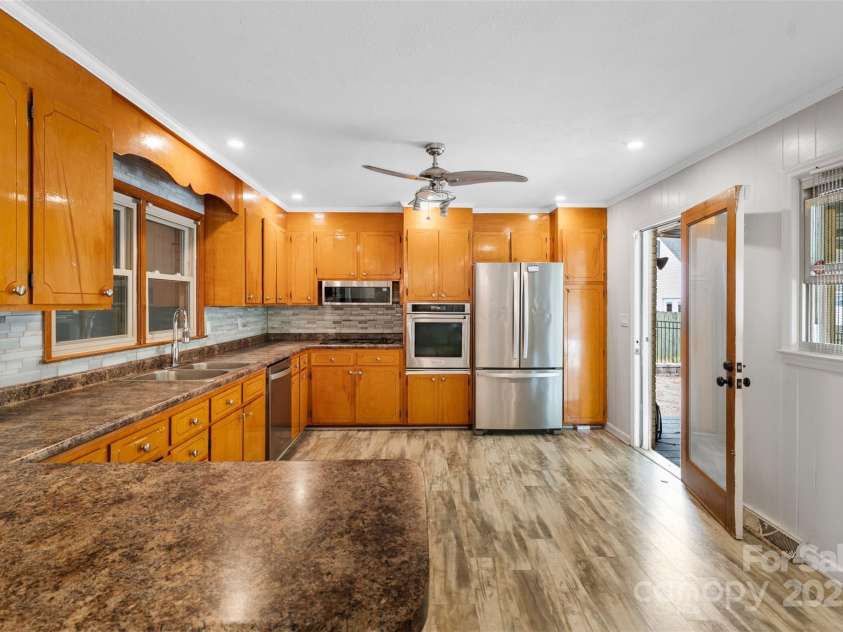 213 Lakeview Drive, Harrisburg, NC 28075.  MLS# CAR4253450, YatesRealty ID 27042. 