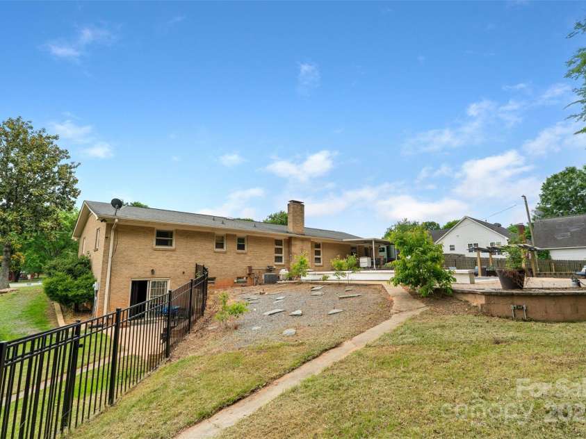 213 Lakeview Drive, Harrisburg, NC 28075.  MLS# CAR4253450, YatesRealty ID 27042. 