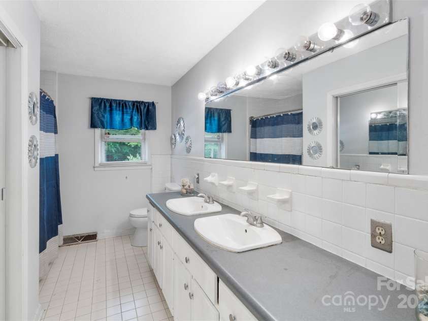 213 Lakeview Drive, Harrisburg, NC 28075.  MLS# CAR4253450, YatesRealty ID 27042. 