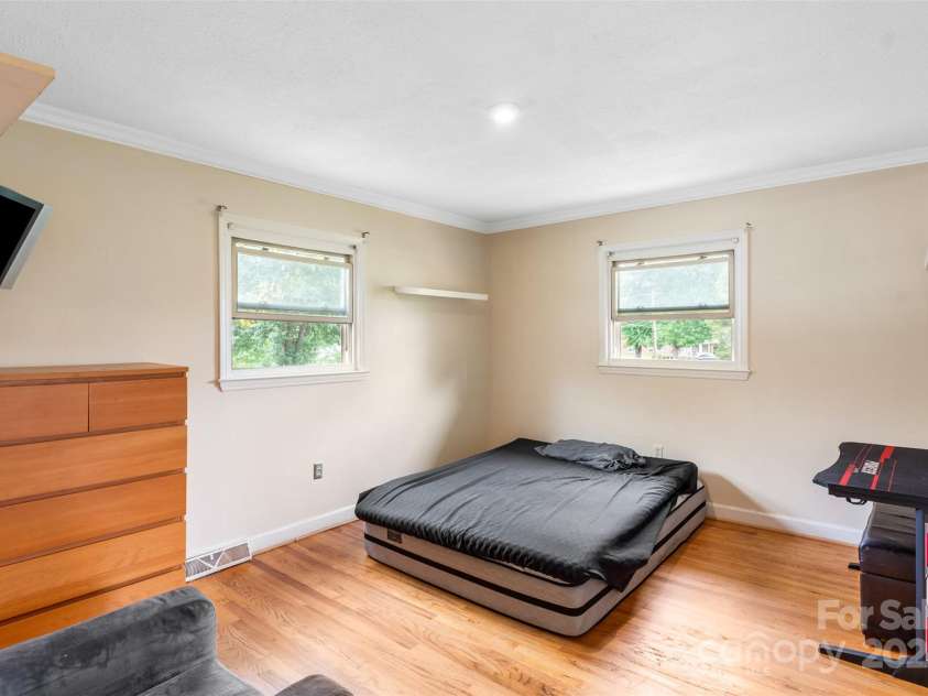 213 Lakeview Drive, Harrisburg, NC 28075.  MLS# CAR4253450, YatesRealty ID 27042. 