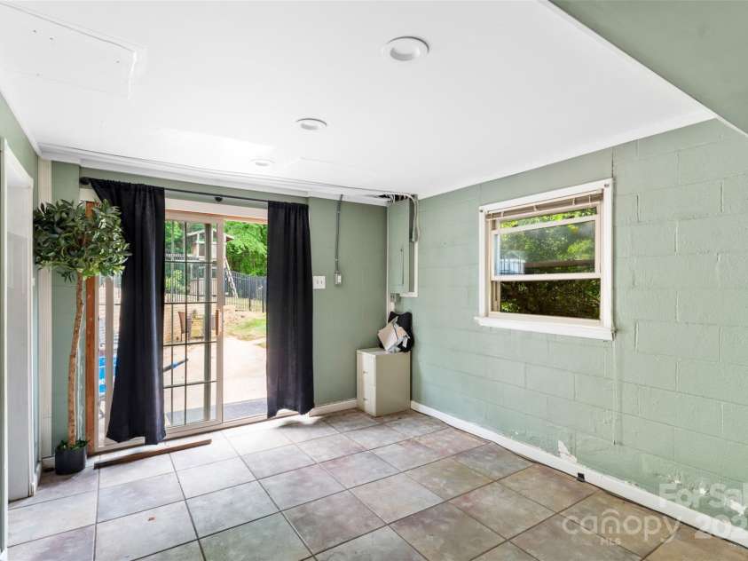 213 Lakeview Drive, Harrisburg, NC 28075.  MLS# CAR4253450, YatesRealty ID 27042. 