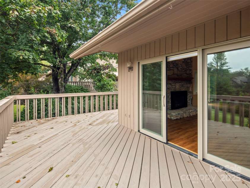 5 Ridge Terrace, Asheville, NC 28804.  MLS# CAR4308830, YatesRealty ID 27043. Large Deck great for entertaining