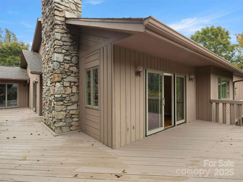 5 Ridge Terrace, Asheville, NC 28804.  MLS# CAR4308830, YatesRealty ID 27043. Large Deck great for entertaining