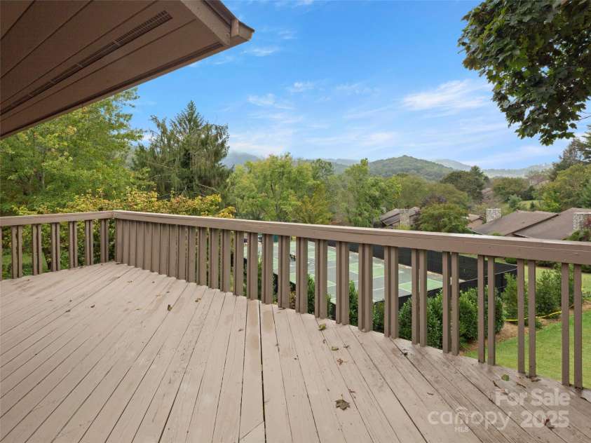 5 Ridge Terrace, Asheville, NC 28804.  MLS# CAR4308830, YatesRealty ID 27043. Large Deck great for entertaining
