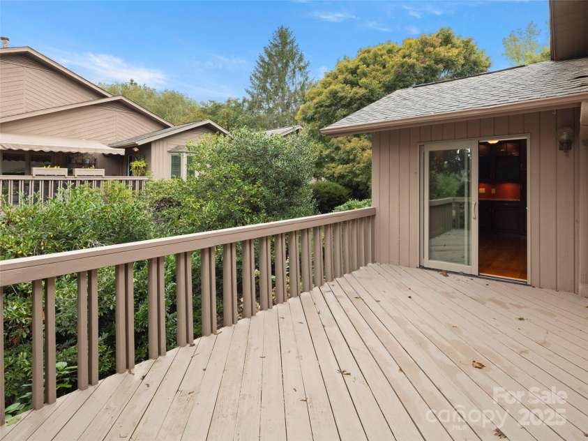 5 Ridge Terrace, Asheville, NC 28804.  MLS# CAR4308830, YatesRealty ID 27043. Large Deck great for entertaining