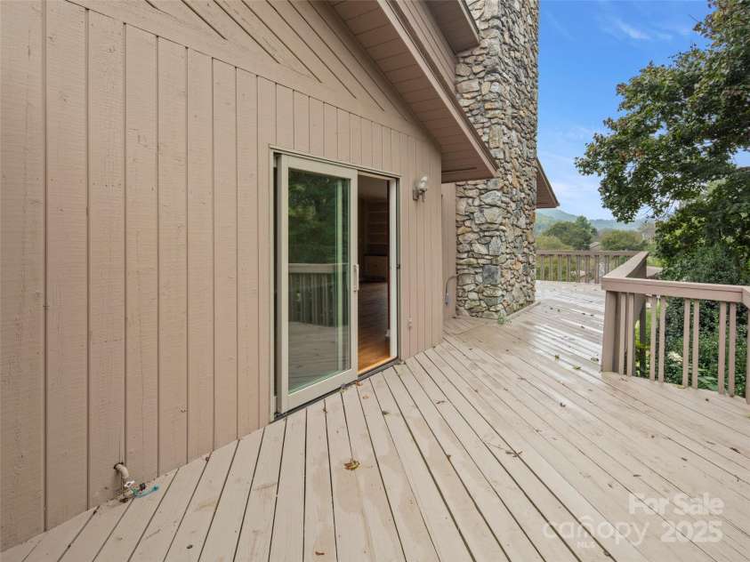 5 Ridge Terrace, Asheville, NC 28804.  MLS# CAR4308830, YatesRealty ID 27043. Large Deck great for entertaining