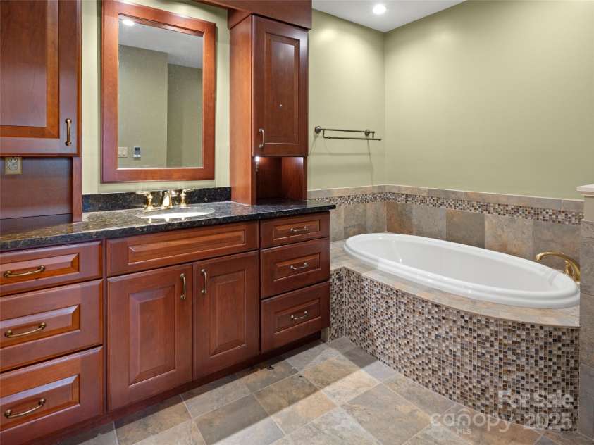 5 Ridge Terrace, Asheville, NC 28804.  MLS# CAR4308830, YatesRealty ID 27043. Primary Bathroom