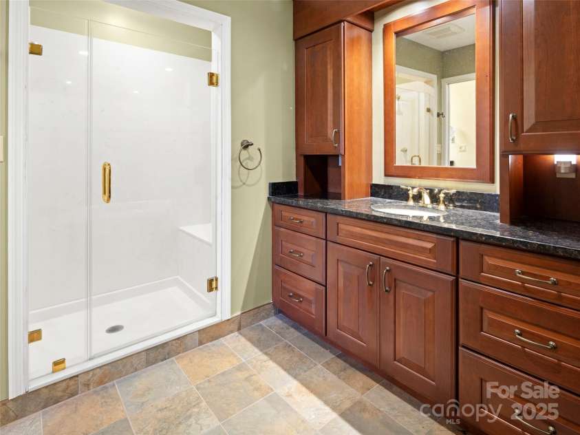 5 Ridge Terrace, Asheville, NC 28804.  MLS# CAR4308830, YatesRealty ID 27043. Primary Bathroom