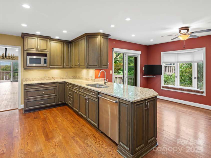 5 Ridge Terrace, Asheville, NC 28804.  MLS# CAR4308830, YatesRealty ID 27043. Updated Kitchen