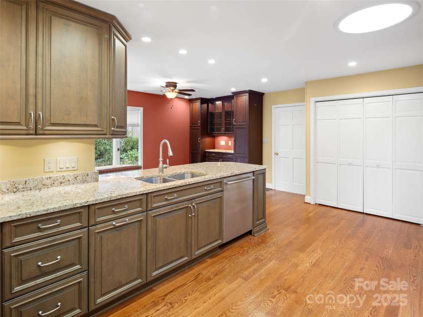 5 Ridge Terrace, Asheville, NC 28804.  MLS# CAR4308830, YatesRealty ID 27043. Updated Kitchen