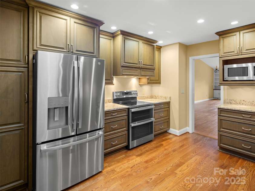 5 Ridge Terrace, Asheville, NC 28804.  MLS# CAR4308830, YatesRealty ID 27043. Updated Kitchen