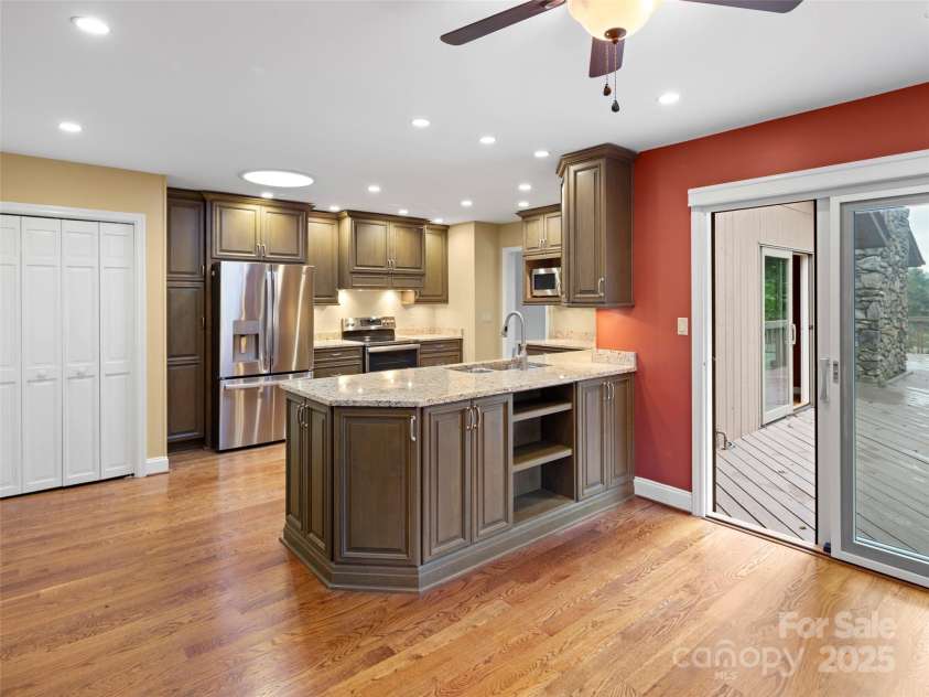 5 Ridge Terrace, Asheville, NC 28804.  MLS# CAR4308830, YatesRealty ID 27043. Updated Kitchen