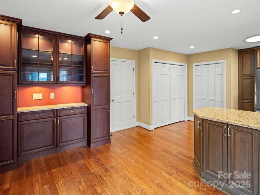 5 Ridge Terrace, Asheville, NC 28804.  MLS# CAR4308830, YatesRealty ID 27043. Updated Kitchen
