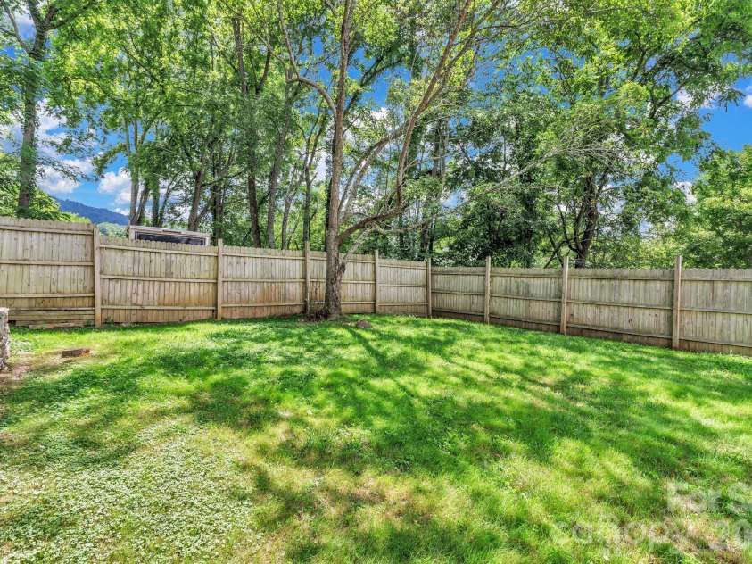 144 Pinehaven Drive, Clyde, NC 28721.  MLS# CAR4400037, YatesRealty ID 27045. 