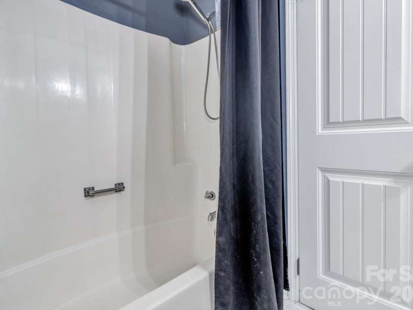 144 Pinehaven Drive, Clyde, NC 28721.  MLS# CAR4400037, YatesRealty ID 27045. 