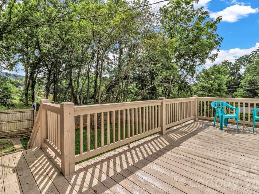 144 Pinehaven Drive, Clyde, NC 28721.  MLS# CAR4400037, YatesRealty ID 27045. 
