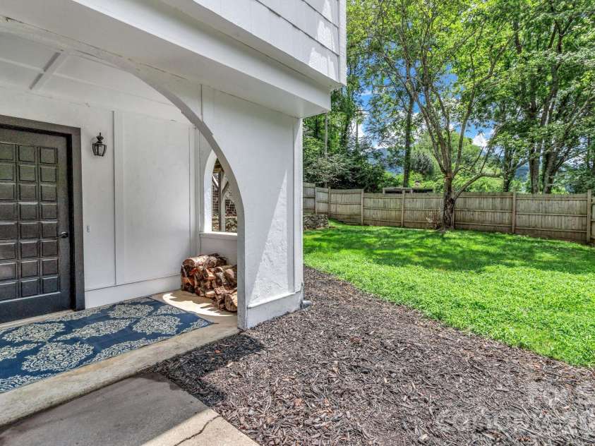 144 Pinehaven Drive, Clyde, NC 28721.  MLS# CAR4400037, YatesRealty ID 27045. 