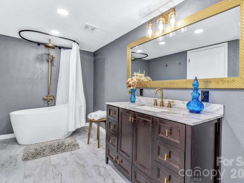 144 Pinehaven Drive, Clyde, NC 28721.  MLS# CAR4400037, YatesRealty ID 27045. Exquisite bathroom