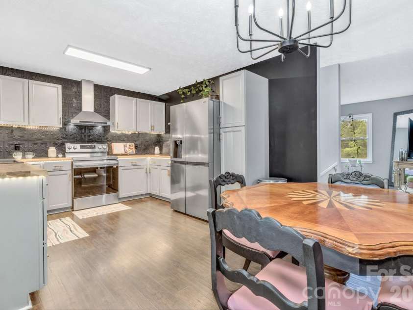 144 Pinehaven Drive, Clyde, NC 28721.  MLS# CAR4400037, YatesRealty ID 27045. Gorgeous kitchen