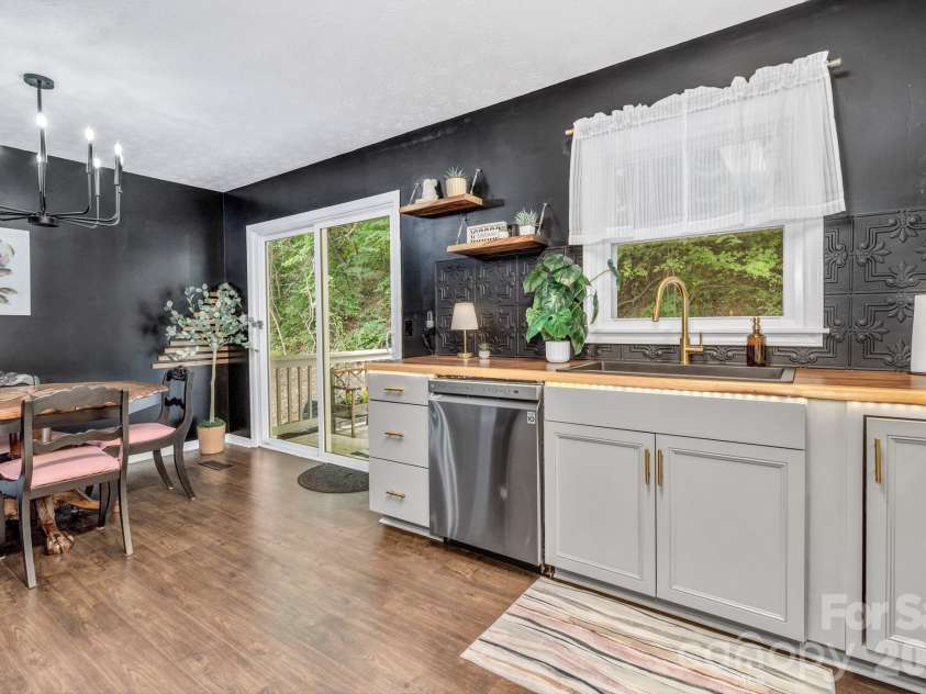 144 Pinehaven Drive, Clyde, NC 28721.  MLS# CAR4400037, YatesRealty ID 27045. Lots of natural light