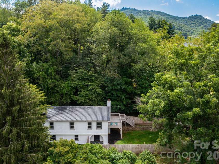 144 Pinehaven Drive, Clyde, NC 28721.  MLS# CAR4400037, YatesRealty ID 27045. Peacefully tucked away
