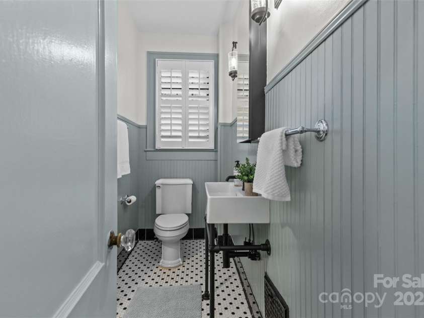 1612 Thomas Avenue, Charlotte, NC 28205.  MLS# CAR4278671, YatesRealty ID 27046. 
