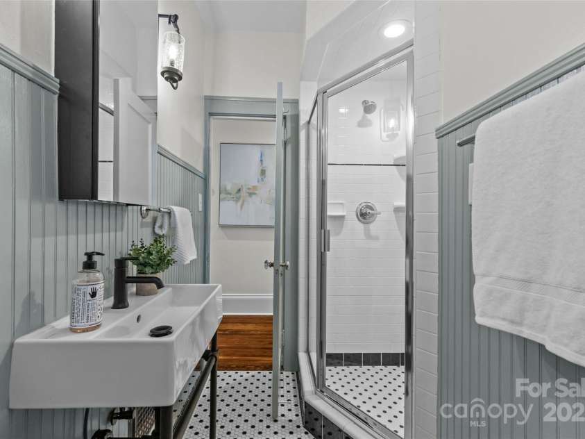 1612 Thomas Avenue, Charlotte, NC 28205.  MLS# CAR4278671, YatesRealty ID 27046. 