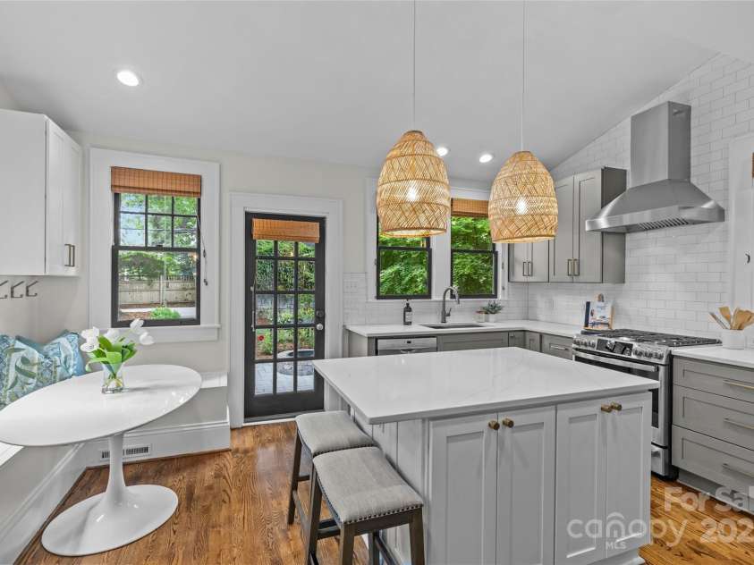 1612 Thomas Avenue, Charlotte, NC 28205.  MLS# CAR4278671, YatesRealty ID 27046. 