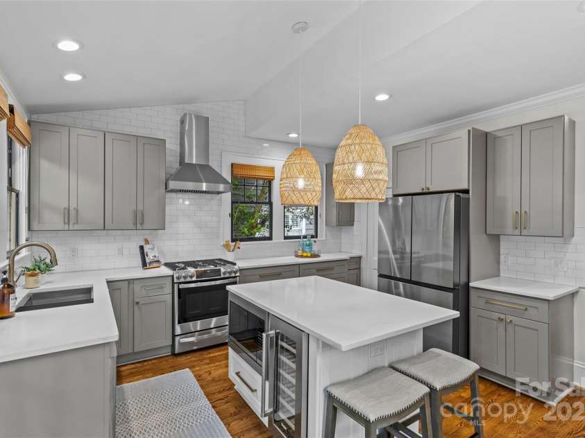 1612 Thomas Avenue, Charlotte, NC 28205.  MLS# CAR4278671, YatesRealty ID 27046. 