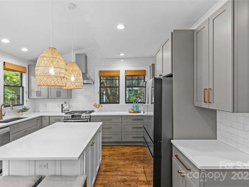 1612 Thomas Avenue, Charlotte, NC 28205.  MLS# CAR4278671, YatesRealty ID 27046. 
