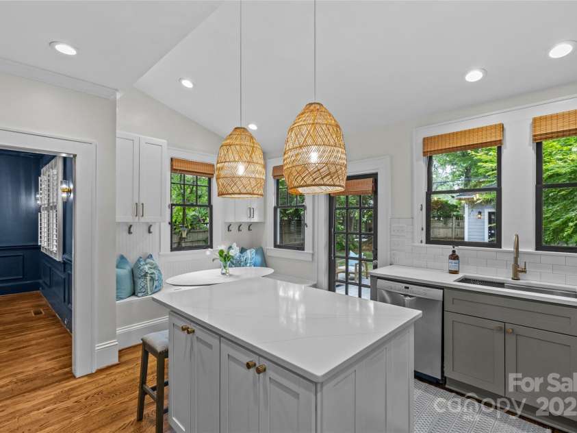1612 Thomas Avenue, Charlotte, NC 28205.  MLS# CAR4278671, YatesRealty ID 27046. 