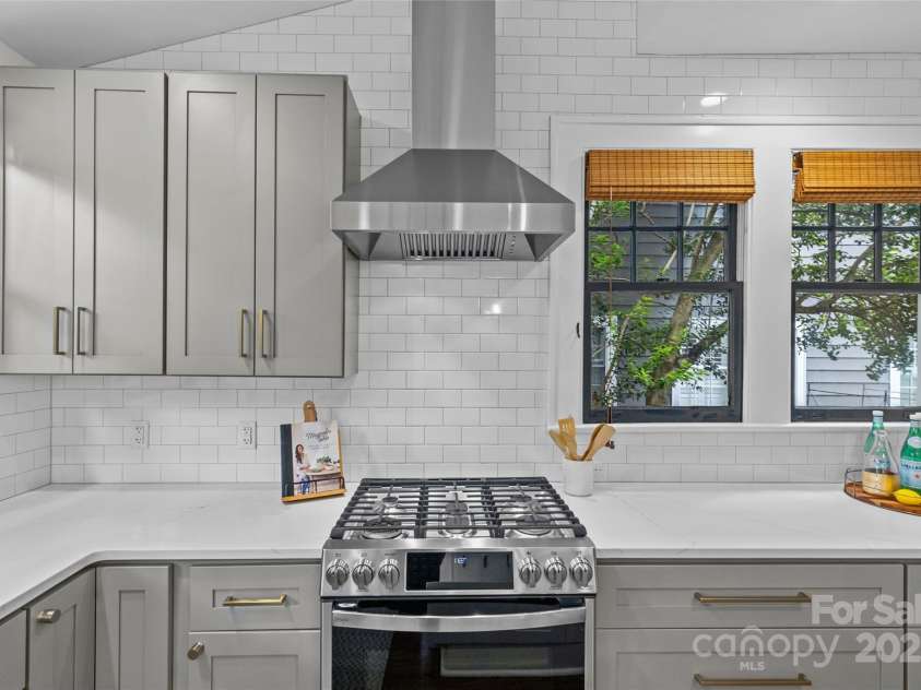 1612 Thomas Avenue, Charlotte, NC 28205.  MLS# CAR4278671, YatesRealty ID 27046. 