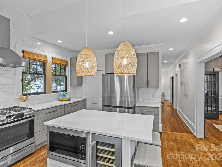 1612 Thomas Avenue, Charlotte, NC 28205.  MLS# CAR4278671, YatesRealty ID 27046. 
