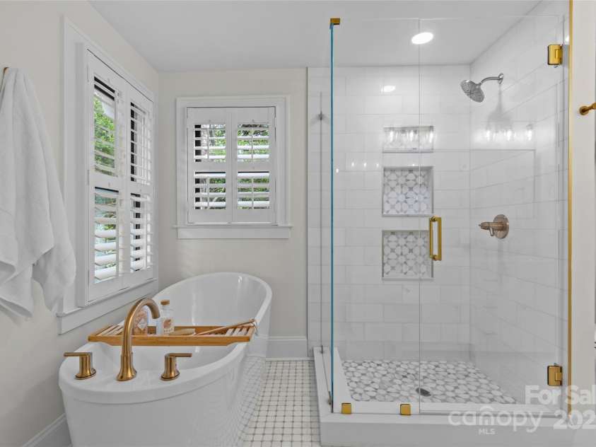 1612 Thomas Avenue, Charlotte, NC 28205.  MLS# CAR4278671, YatesRealty ID 27046. 