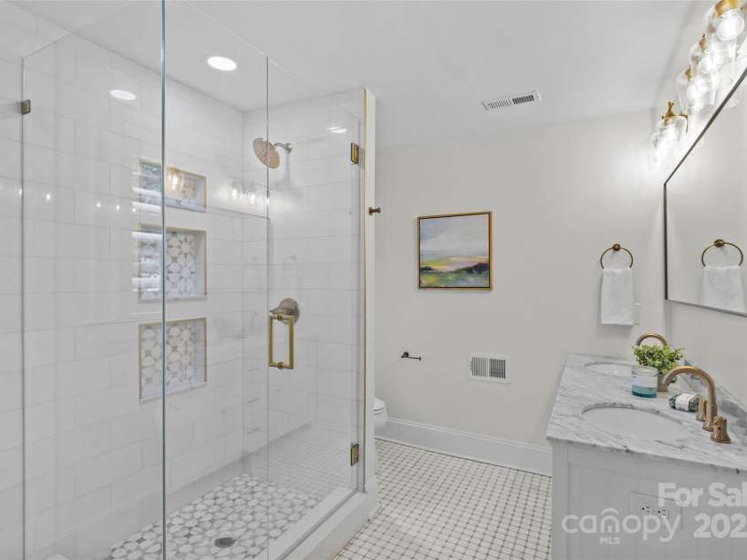 1612 Thomas Avenue, Charlotte, NC 28205.  MLS# CAR4278671, YatesRealty ID 27046. 