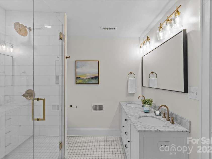 1612 Thomas Avenue, Charlotte, NC 28205.  MLS# CAR4278671, YatesRealty ID 27046. 