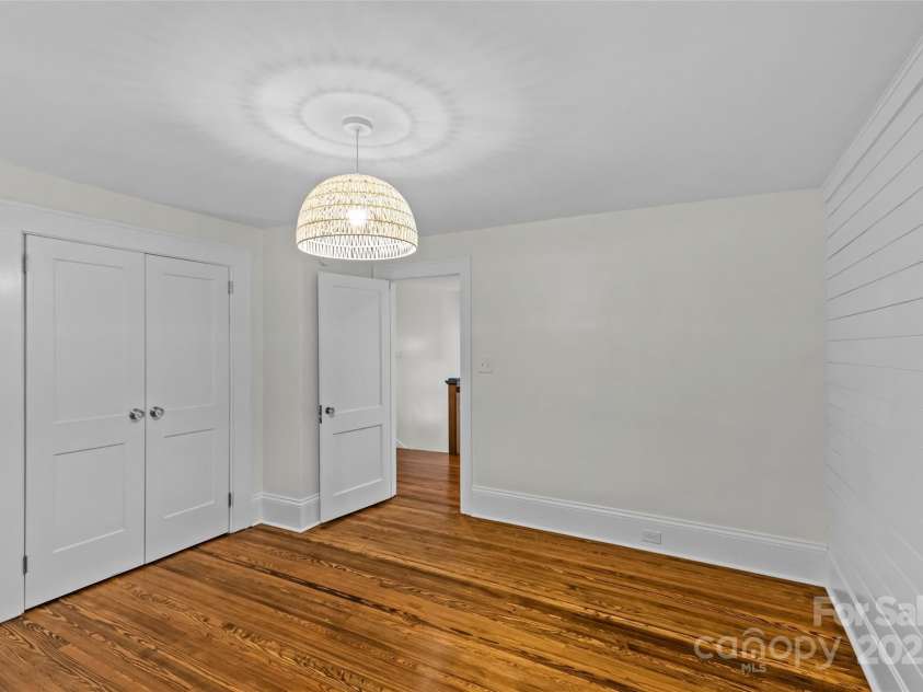 1612 Thomas Avenue, Charlotte, NC 28205.  MLS# CAR4278671, YatesRealty ID 27046. 