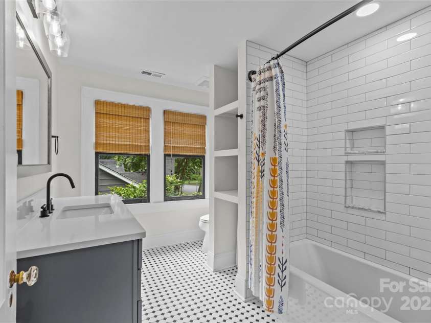 1612 Thomas Avenue, Charlotte, NC 28205.  MLS# CAR4278671, YatesRealty ID 27046. 
