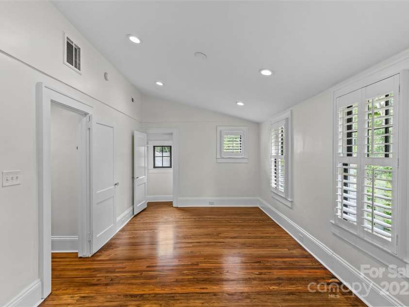 1612 Thomas Avenue, Charlotte, NC 28205.  MLS# CAR4278671, YatesRealty ID 27046. 