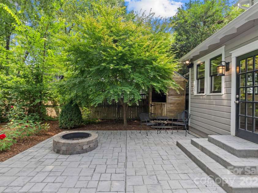 1612 Thomas Avenue, Charlotte, NC 28205.  MLS# CAR4278671, YatesRealty ID 27046. 