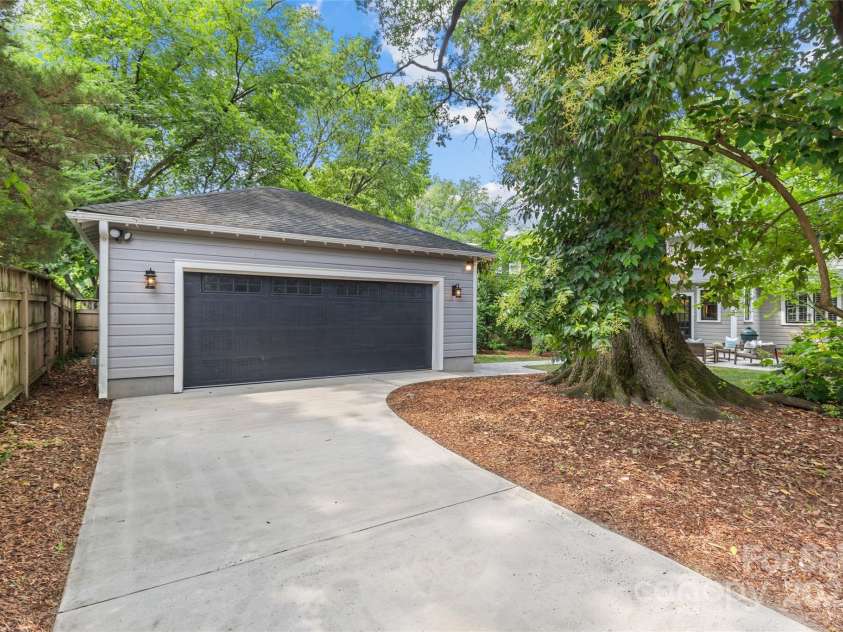 1612 Thomas Avenue, Charlotte, NC 28205.  MLS# CAR4278671, YatesRealty ID 27046. 