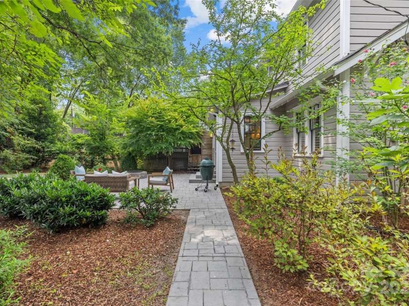 1612 Thomas Avenue, Charlotte, NC 28205.  MLS# CAR4278671, YatesRealty ID 27046. 