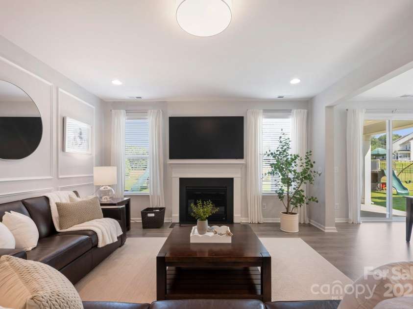187 Tetcott Street, Mooresville, NC 28115.  MLS# CAR4278283, YatesRealty ID 27048. Bright Living Room