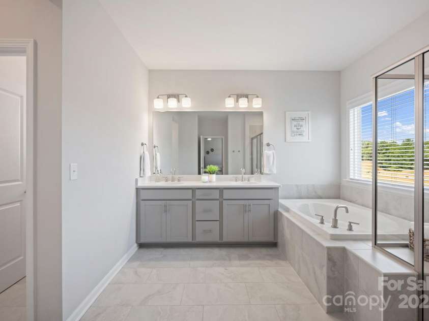 187 Tetcott Street, Mooresville, NC 28115.  MLS# CAR4278283, YatesRealty ID 27048. Large Primary Bath