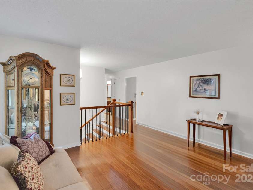 470 17th Avenue Drive, Hickory, NC 28601.  MLS# CAR4281198, YatesRealty ID 27049. 