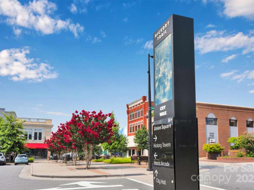 470 17th Avenue Drive, Hickory, NC 28601.  MLS# CAR4281198, YatesRealty ID 27049. 