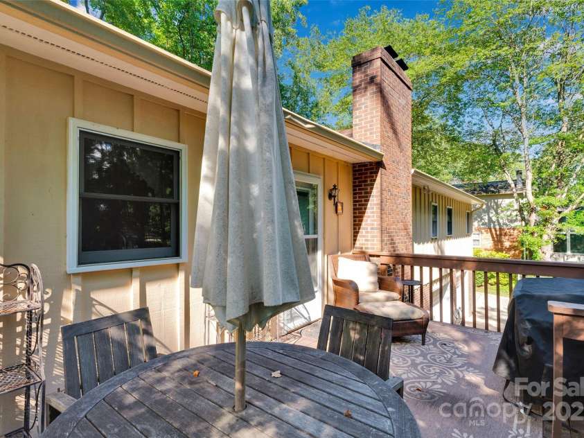 470 17th Avenue Drive, Hickory, NC 28601.  MLS# CAR4281198, YatesRealty ID 27049. Covered patio